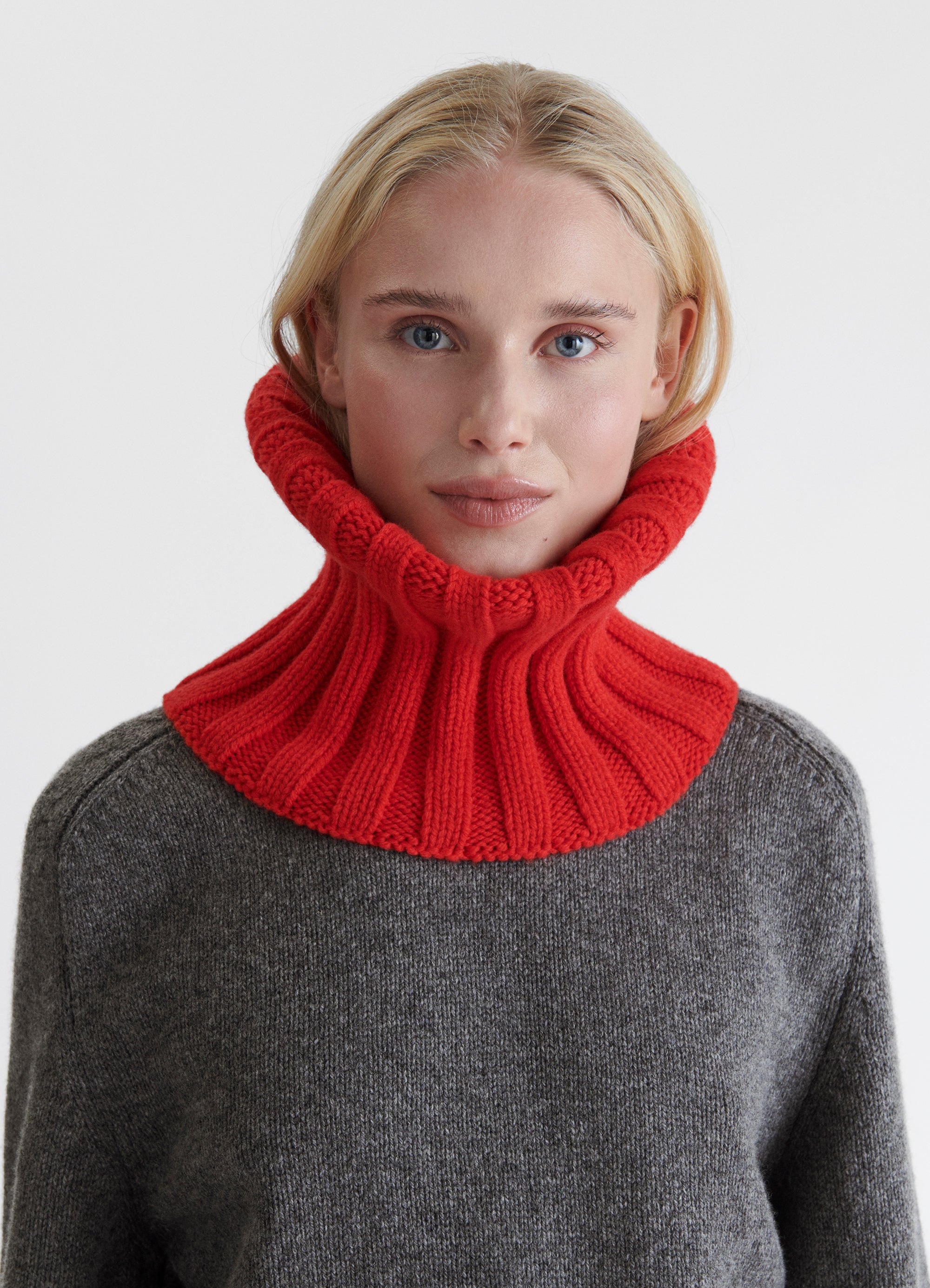 Grainne Rib Snood in Poppy Red