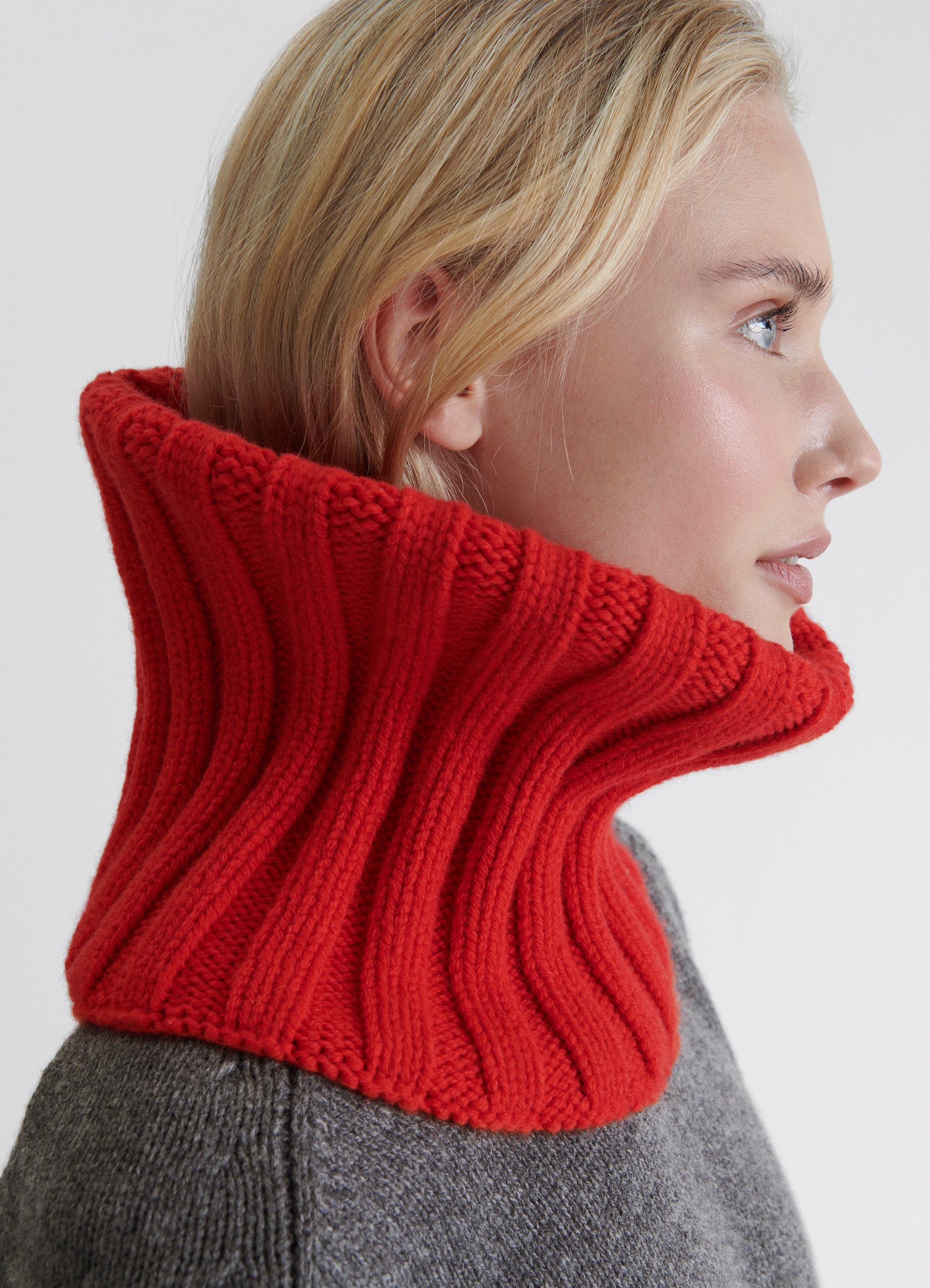 Grainne Rib Snood in Poppy Red